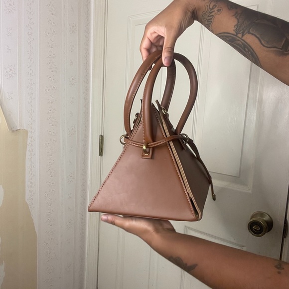 Triangle bag - Picture 2 of 2